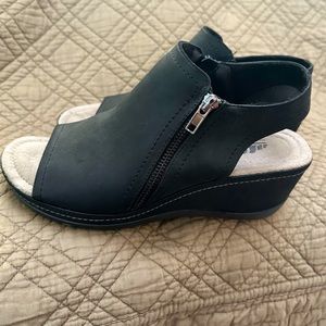 White Mountain Cliff Wedge Sandals